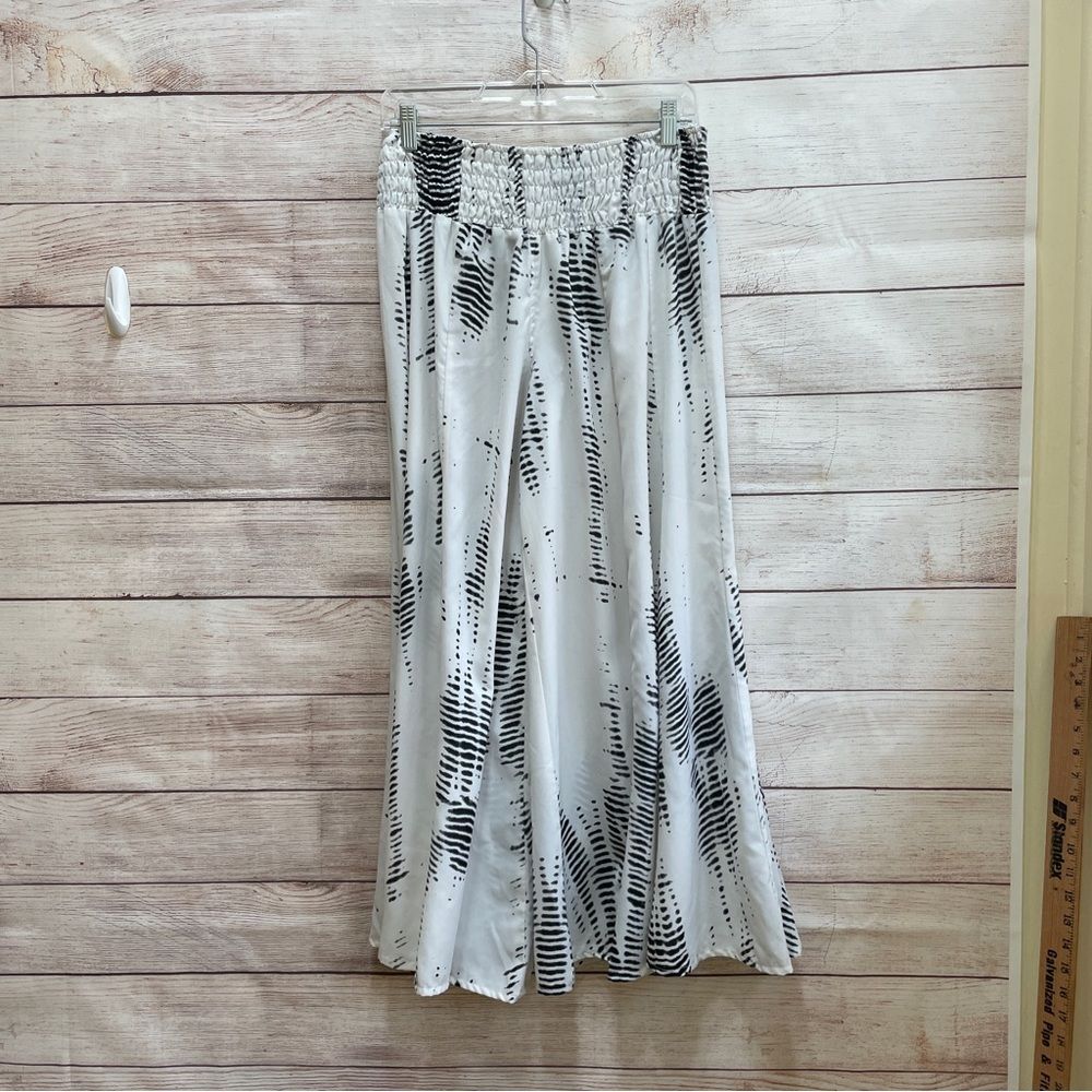 URBAN NOMAD VERY WIDE LEG PALAZZO/ELEPHANT PANTS IN BLACK AND WHITE PRINT